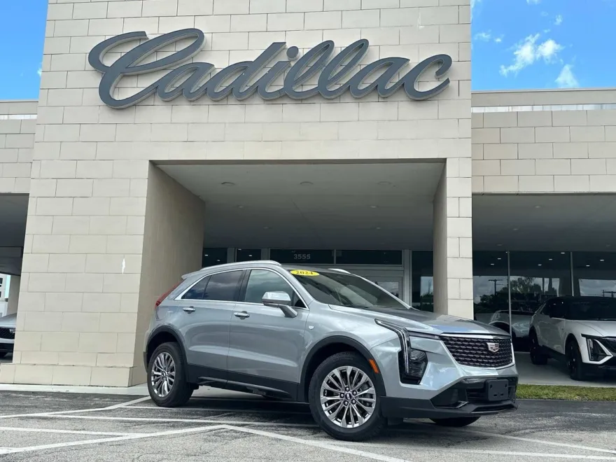 2024 Cadillac XT4 Premium Luxury photo 1