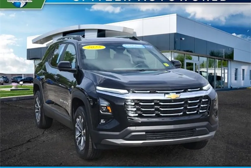 2025 Chevrolet Equinox LT photo 1