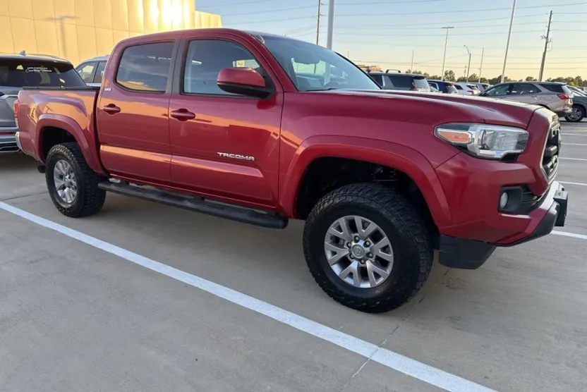 2017 Toyota Tacoma SR V6 photo 1