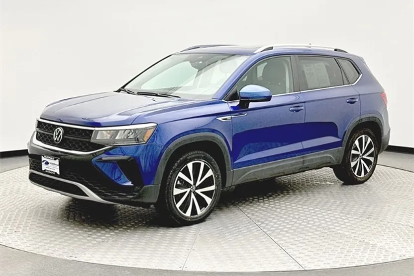 2023 Volkswagen Taos SE photo 1