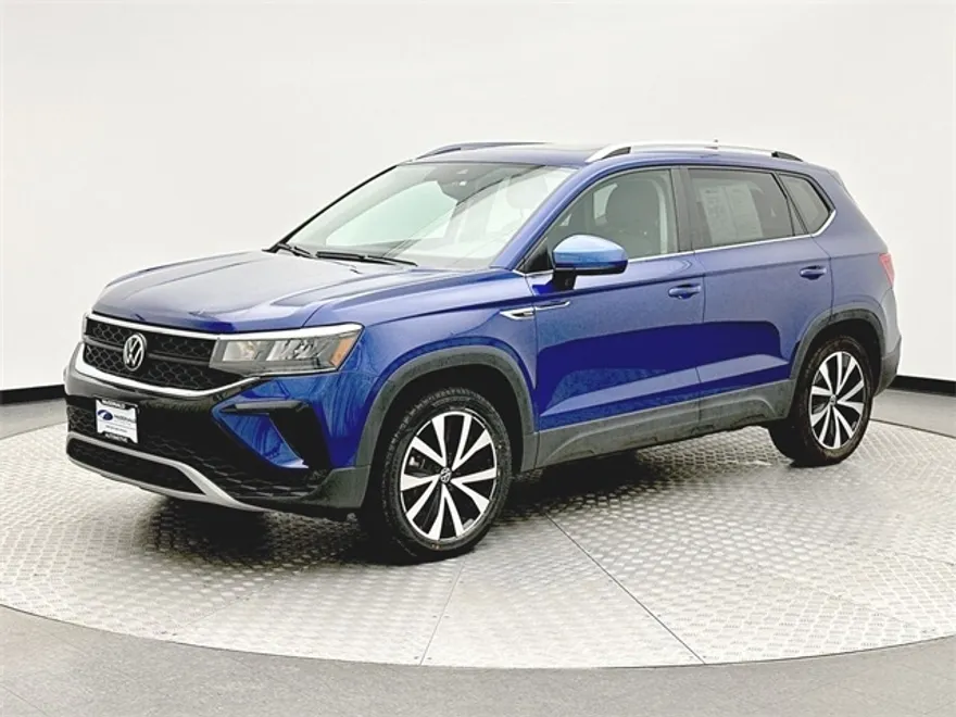 2023 Volkswagen Taos SE photo 1