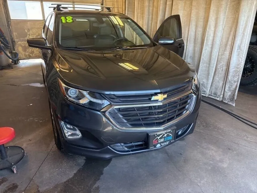 2018 Chevrolet Equinox LT photo 1