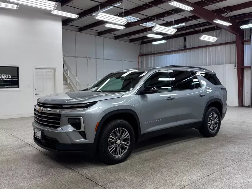 2025 Chevrolet Traverse photo 1