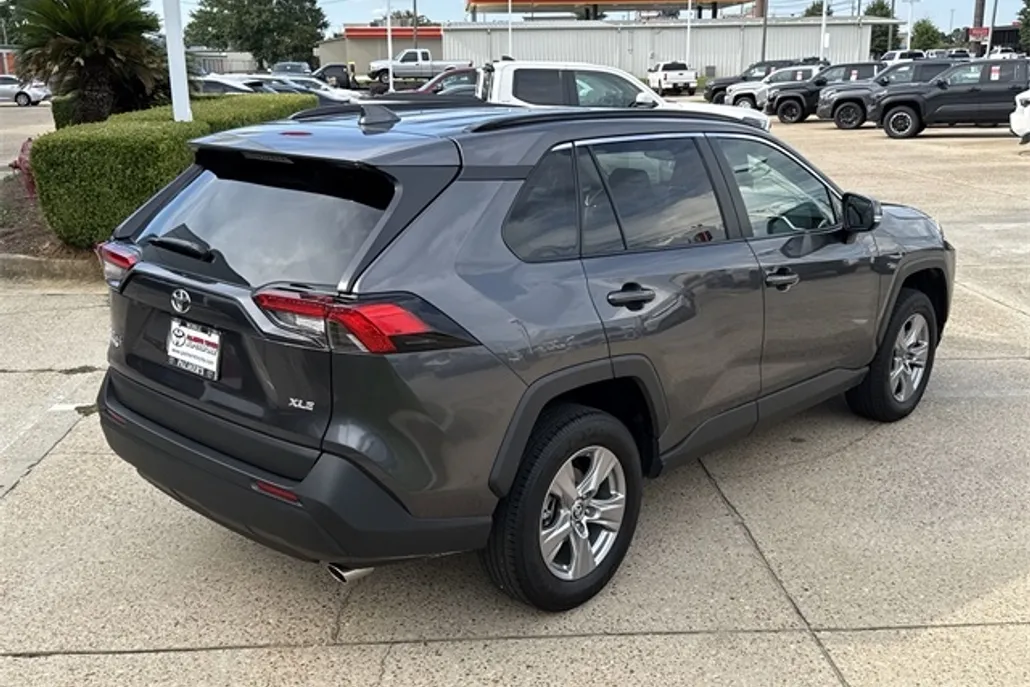 2024 Toyota RAV4 XLE photo 1
