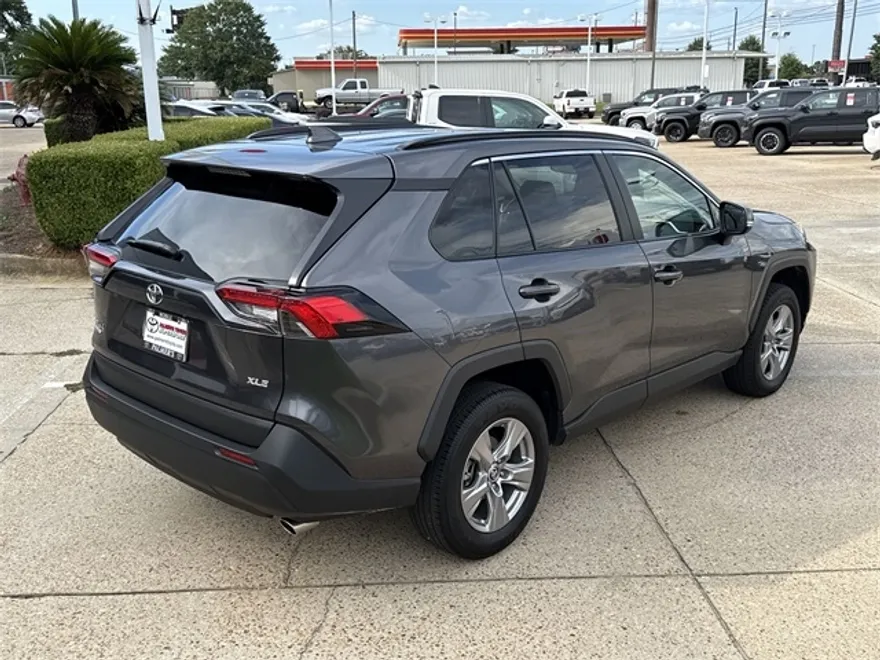2024 Toyota RAV4 XLE photo 1