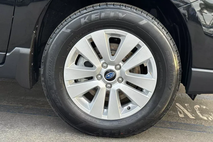2019 Subaru Outback Premium 2.5i photo 1
