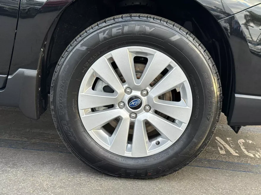 2019 Subaru Outback Premium 2.5i photo 1