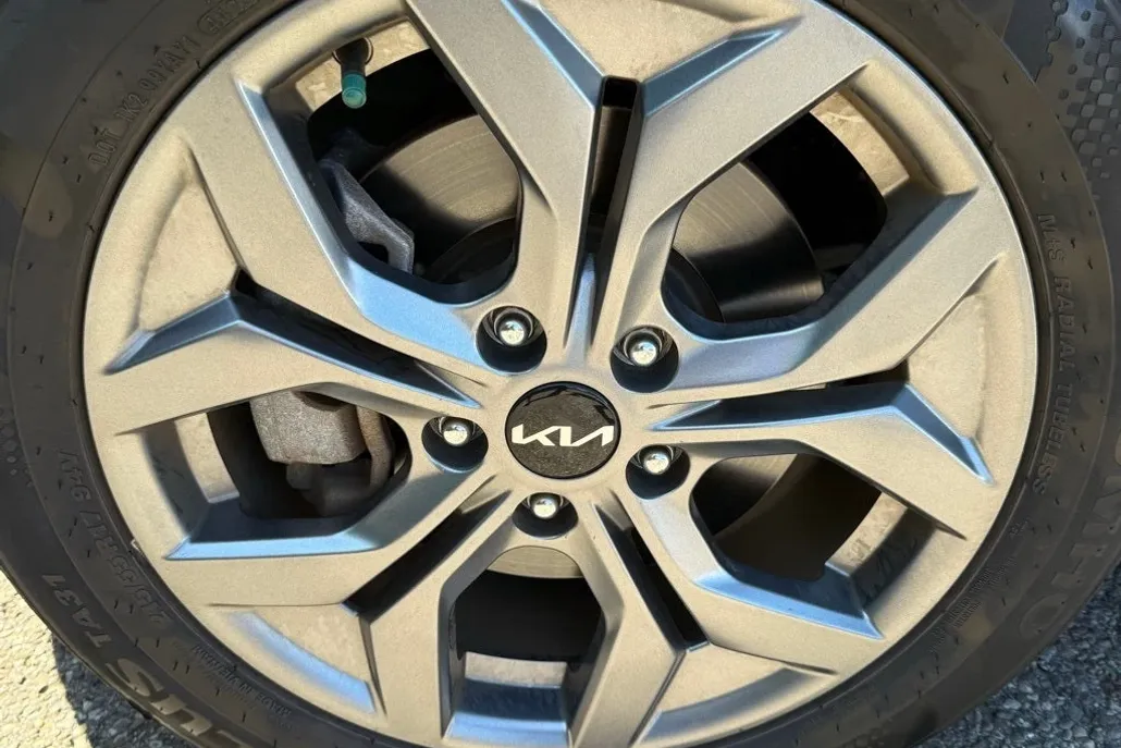 2024 Kia Seltos LX photo 1