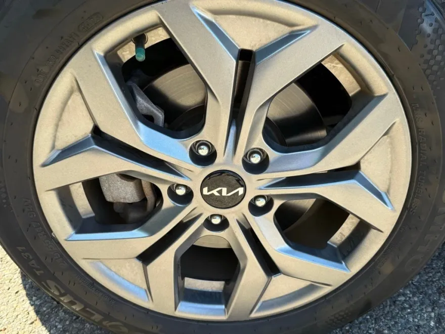 2024 Kia Seltos LX photo 1