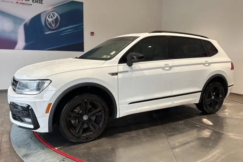 2019 Volkswagen Tiguan SEL R-Line photo 1