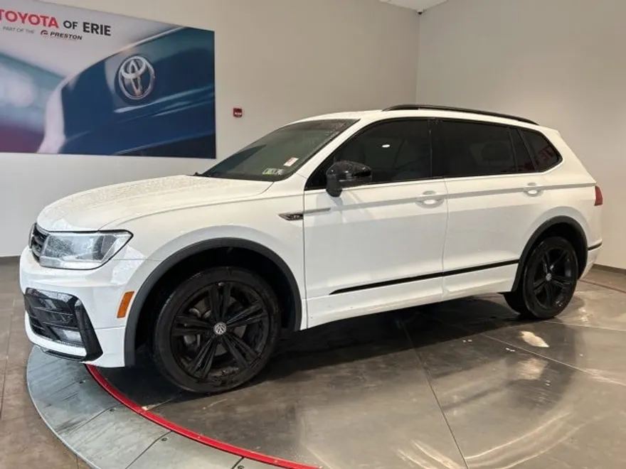 2019 Volkswagen Tiguan SEL R-Line photo 1