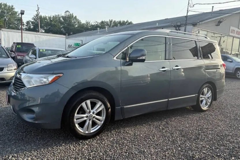 2013 Nissan Quest SL photo 1