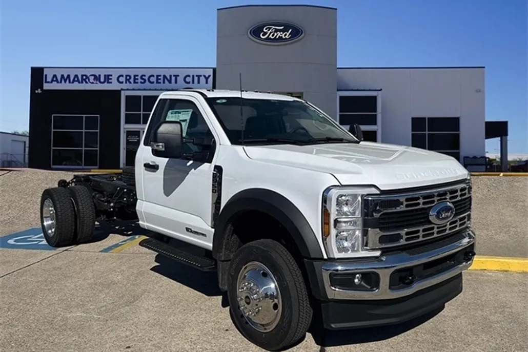 2025 Ford F-550 photo 1