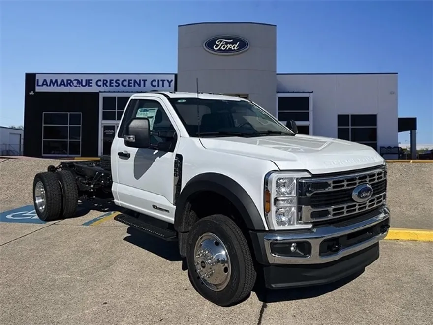 2025 Ford F-550 photo 1