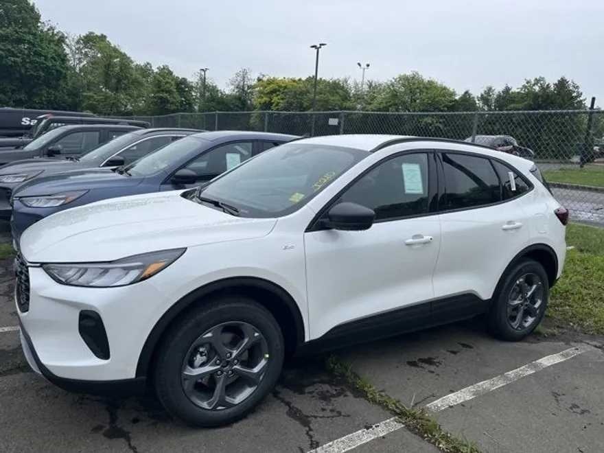 2025 Ford Escape ST-Line photo 1