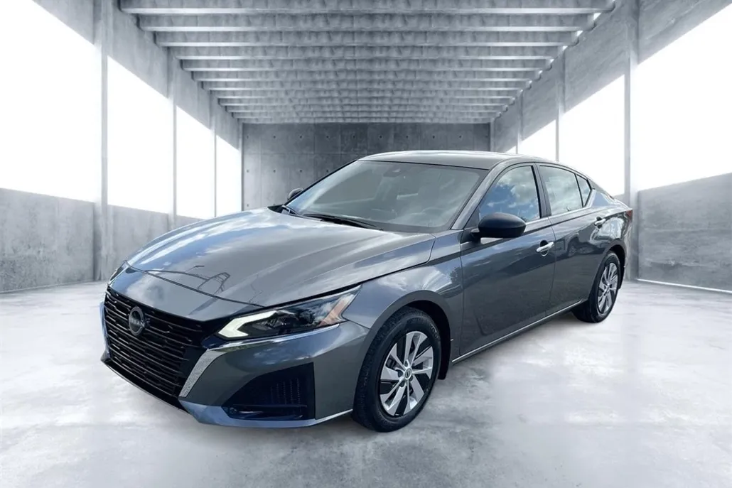 2025 Nissan Altima S photo 1