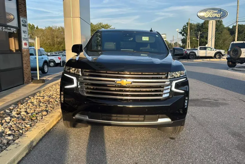 2023 Chevrolet Suburban High Country photo 1