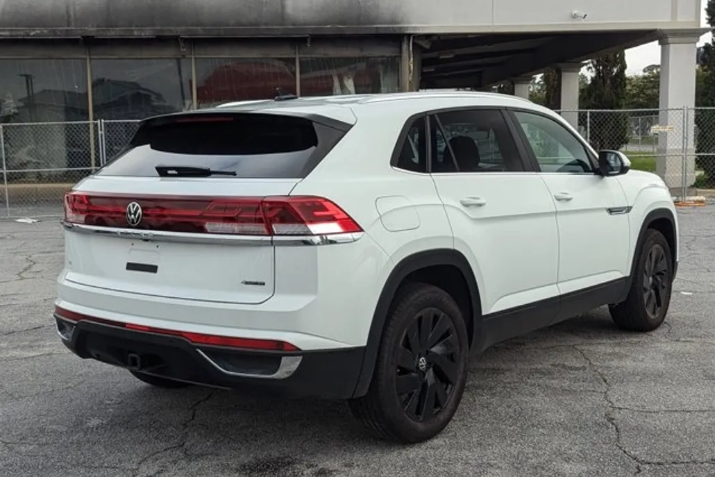 2025 Volkswagen Atlas Cross Sport SE Technology photo 1