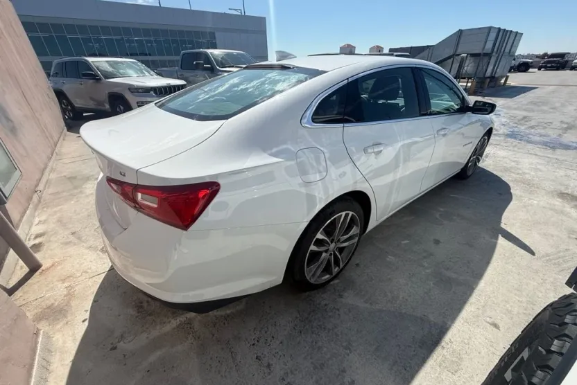 2023 Chevrolet Malibu 1LT photo 1