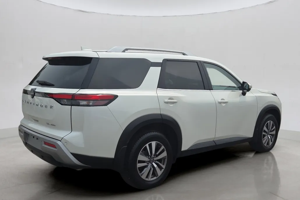 2023 Nissan Pathfinder SL photo 1