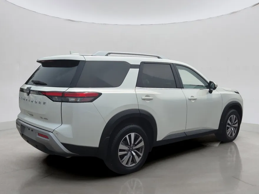 2023 Nissan Pathfinder SL photo 1