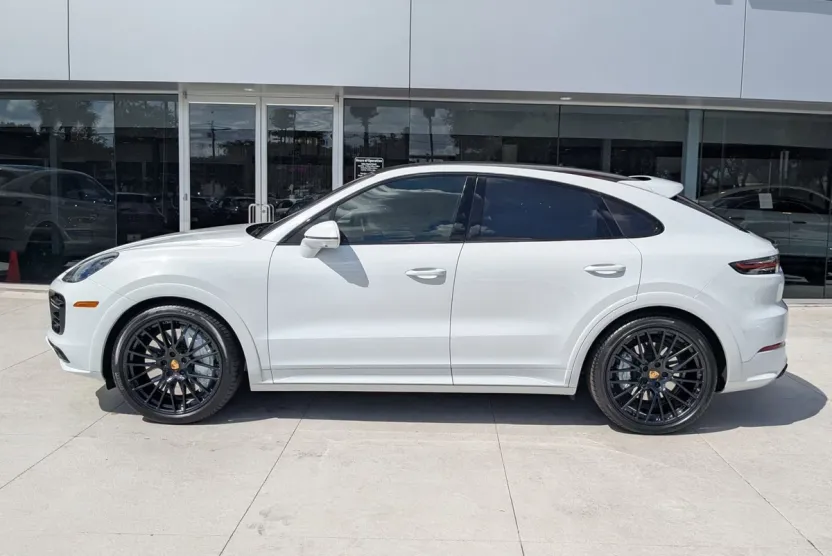 2022 Porsche Cayenne Coupe Turbo photo 1