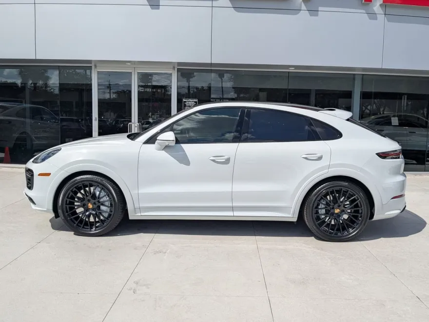 2022 Porsche Cayenne Coupe Turbo photo 1