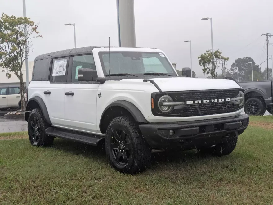 2025 Ford Bronco Outer Banks photo 1