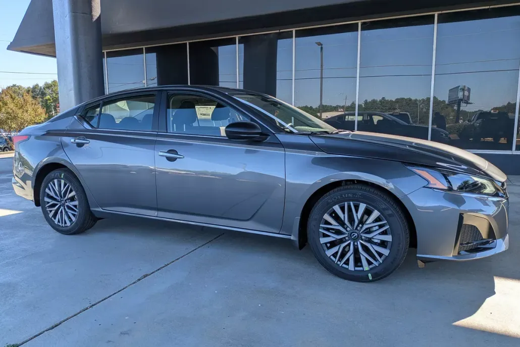 2025 Nissan Altima 2.5 SV photo 1