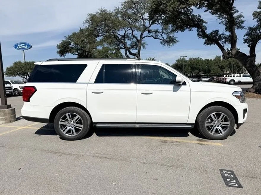 2022 Ford Expedition MAX XLT photo 1