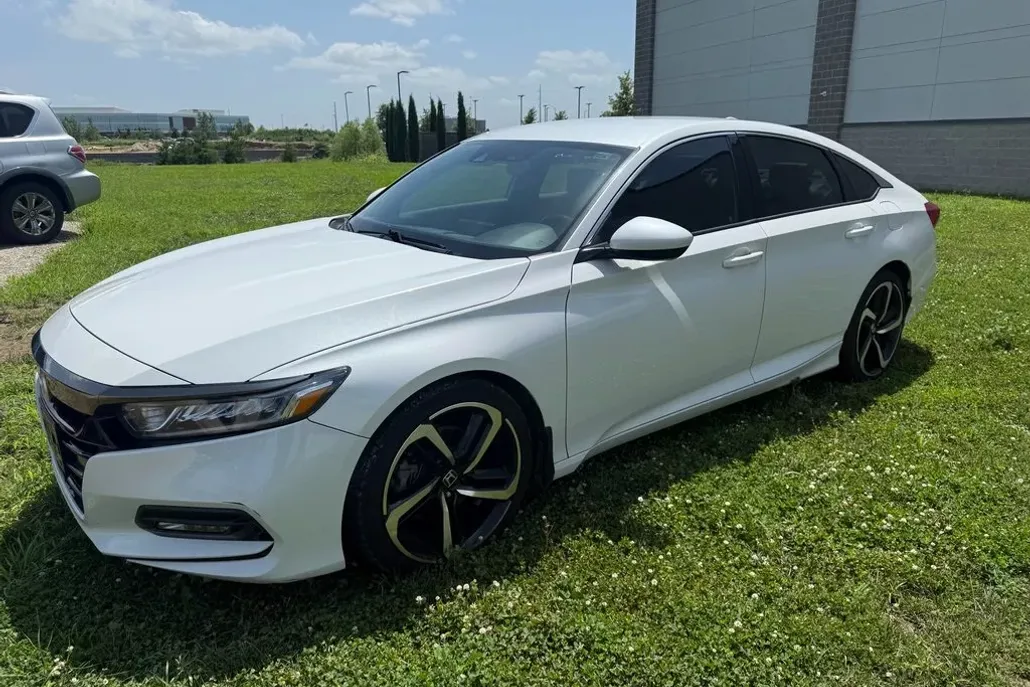 2019 Honda Accord Sport photo 1