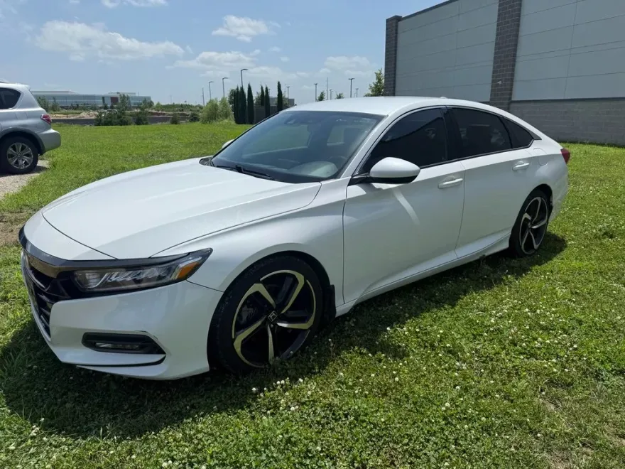 2019 Honda Accord Sport photo 1