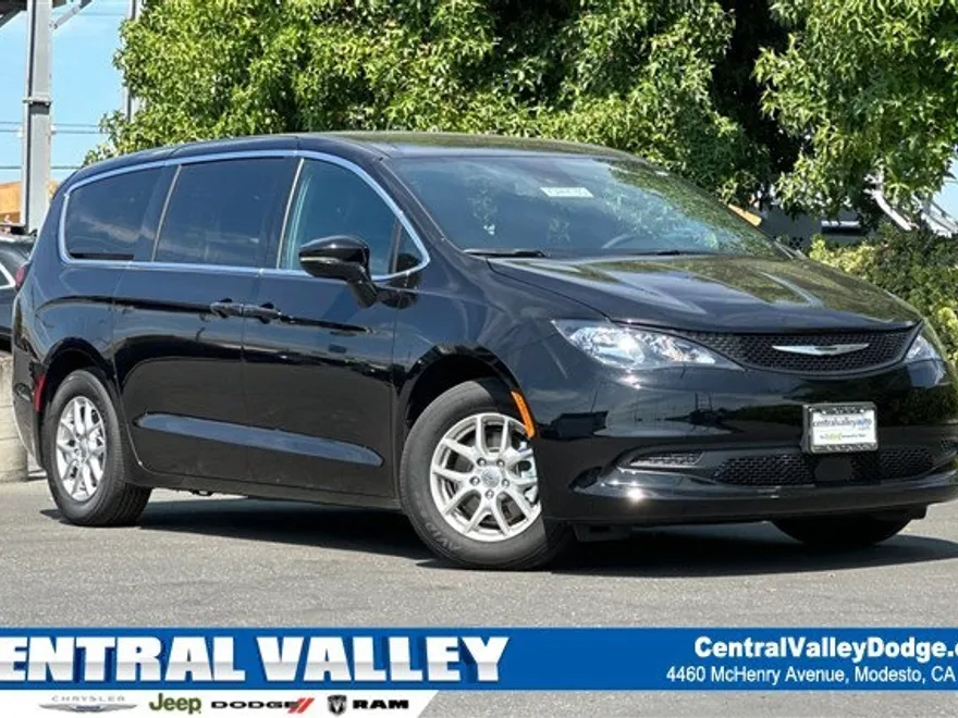2025 Chrysler Voyager LX photo 1