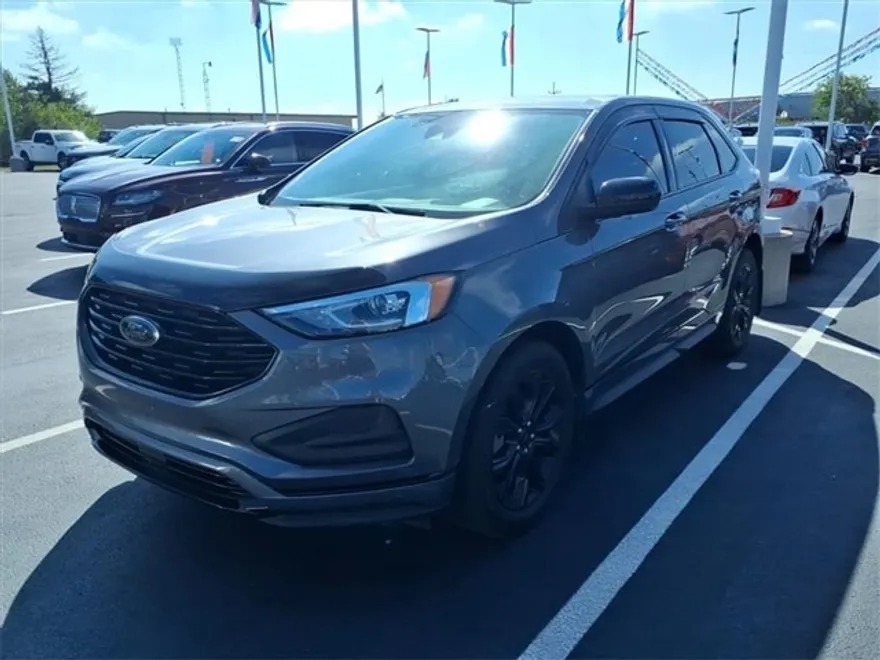 2022 Ford Edge SE photo 1