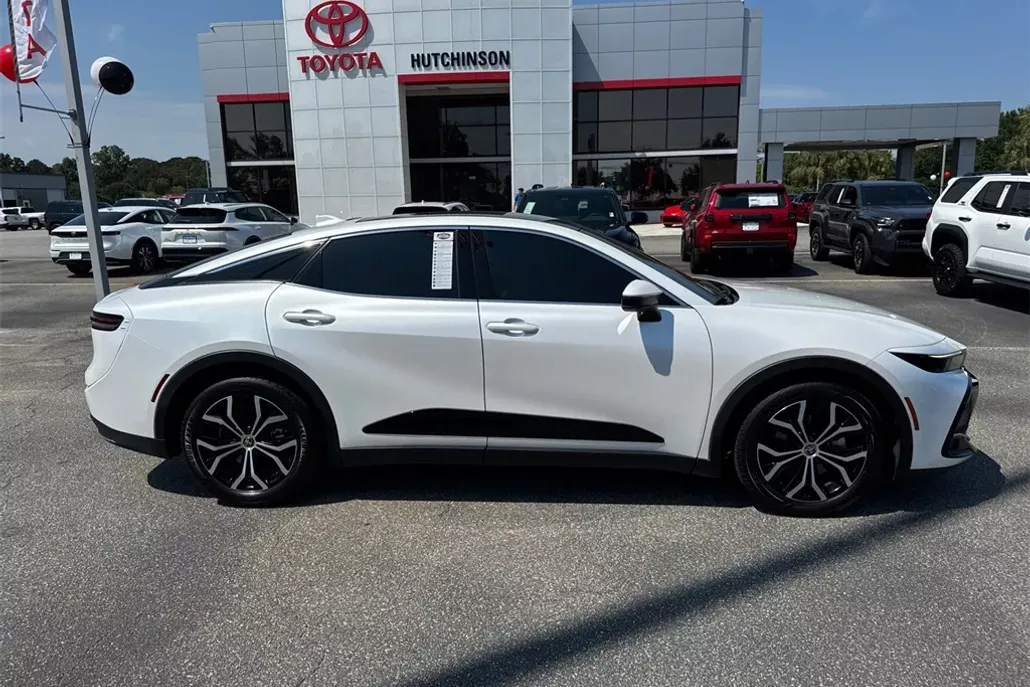 2023 Toyota Crown Limited photo 1