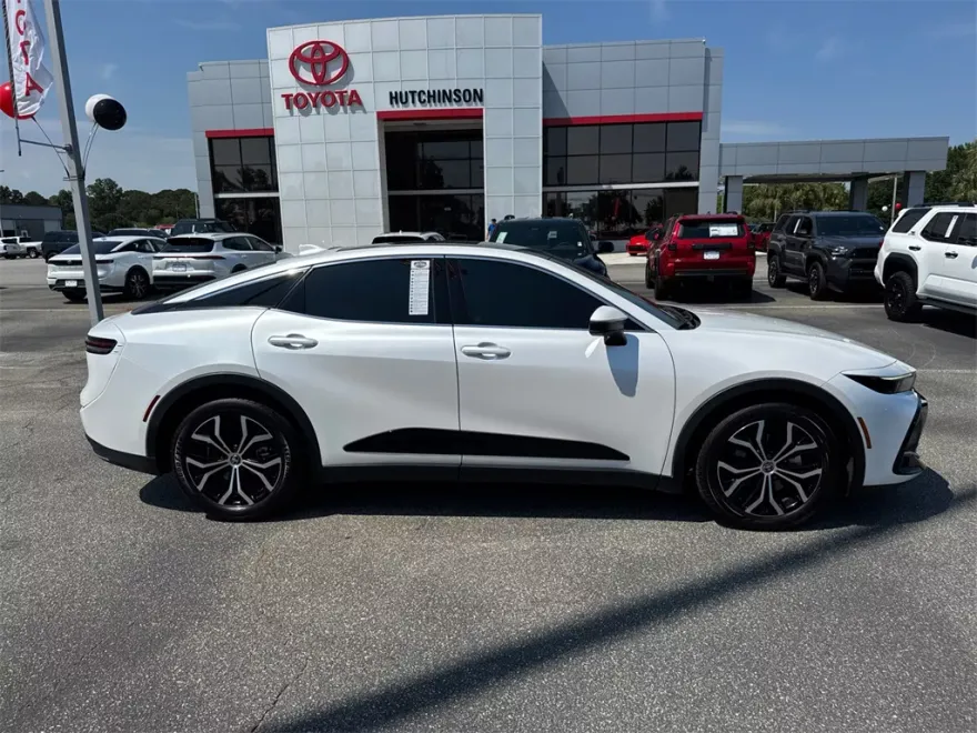2023 Toyota Crown Limited photo 1