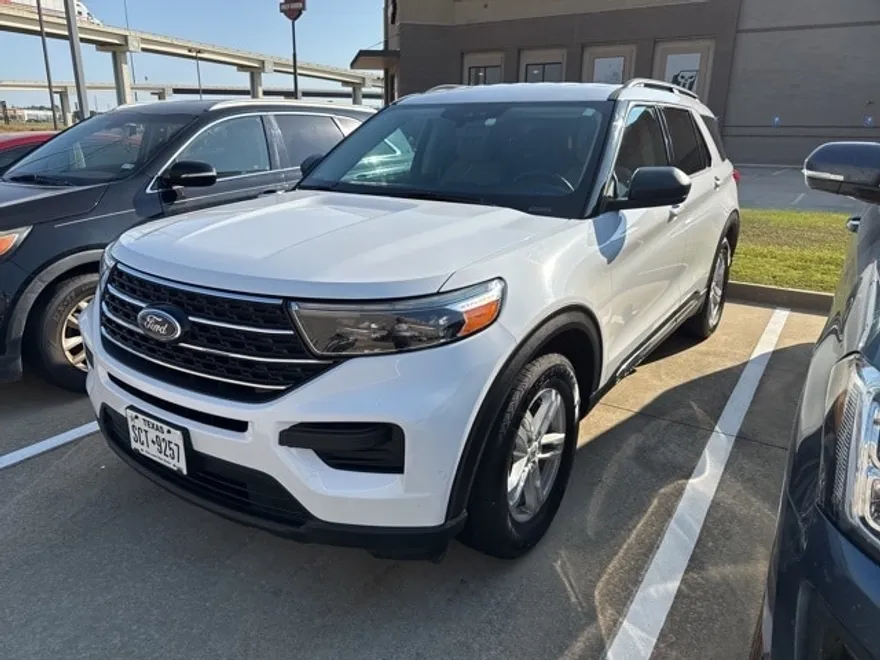 2021 Ford Explorer XLT photo 1