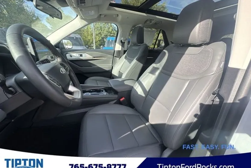 2025 Ford Explorer photo 1