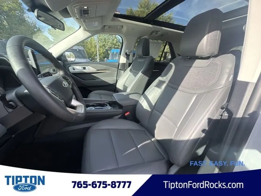 2025 Ford Explorer photo 1