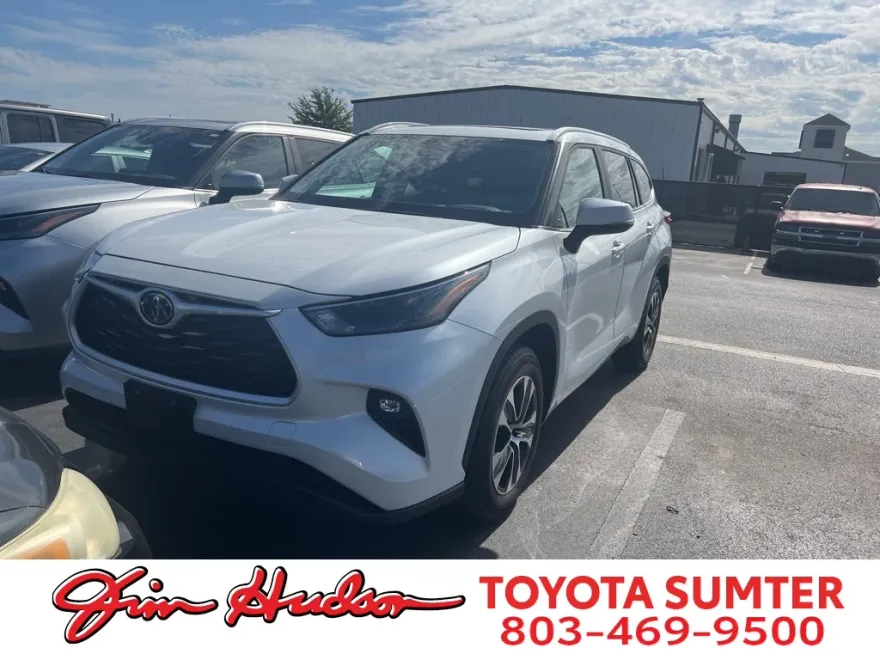 2023 Toyota Highlander XLE photo 1