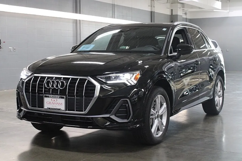 2024 Audi Q3 S line Premium photo 1