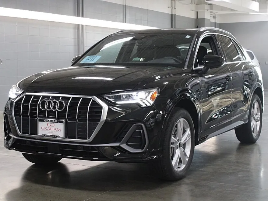 2024 Audi Q3 S line Premium photo 1