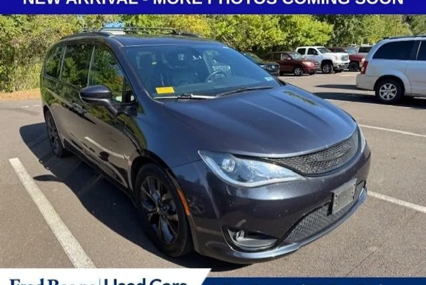 2019 Chrysler Pacifica Limited photo 1