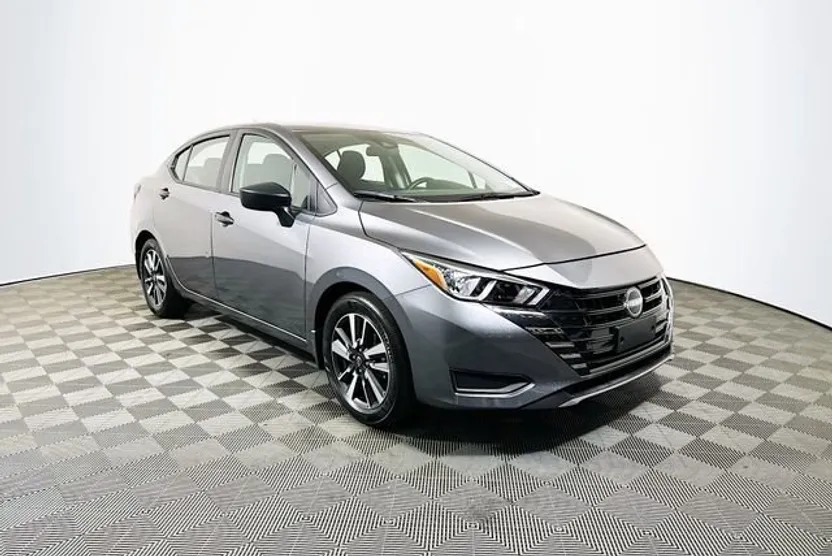 2024 Nissan Versa 1.6 S photo 1