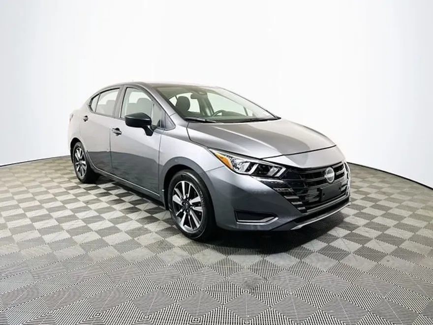 2024 Nissan Versa 1.6 S photo 1