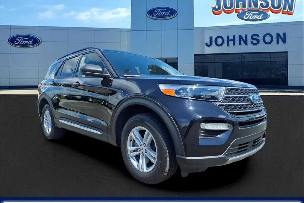 2022 Ford Explorer XLT photo 1