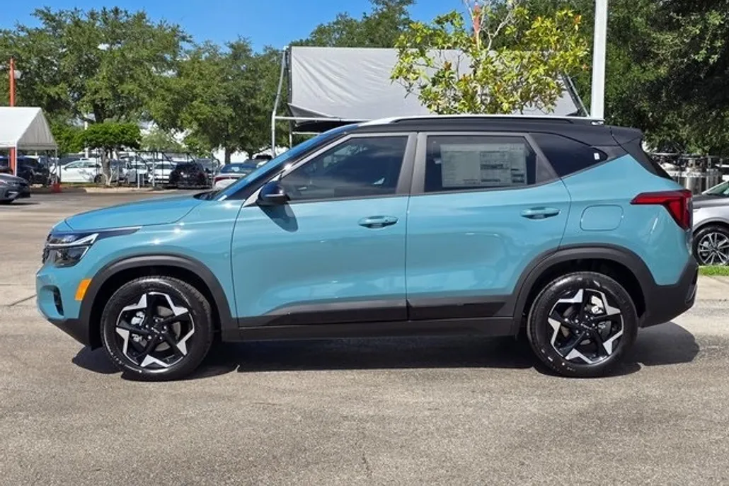 2025 Kia Seltos S photo 1