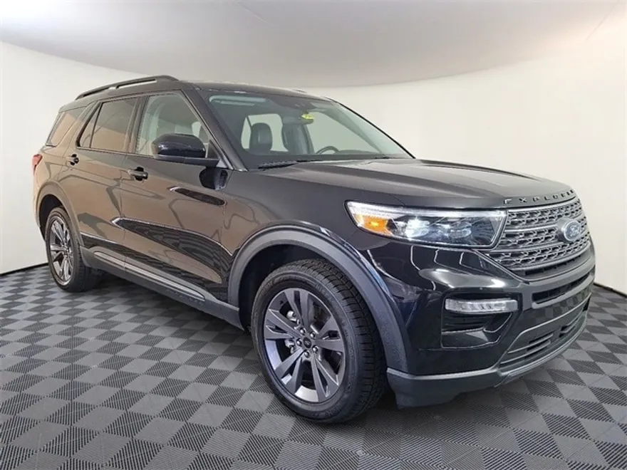 2023 Ford Explorer XLT photo 1