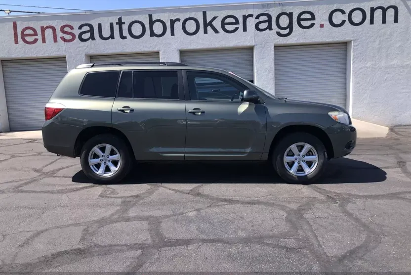 2010 Toyota Highlander Base photo 1