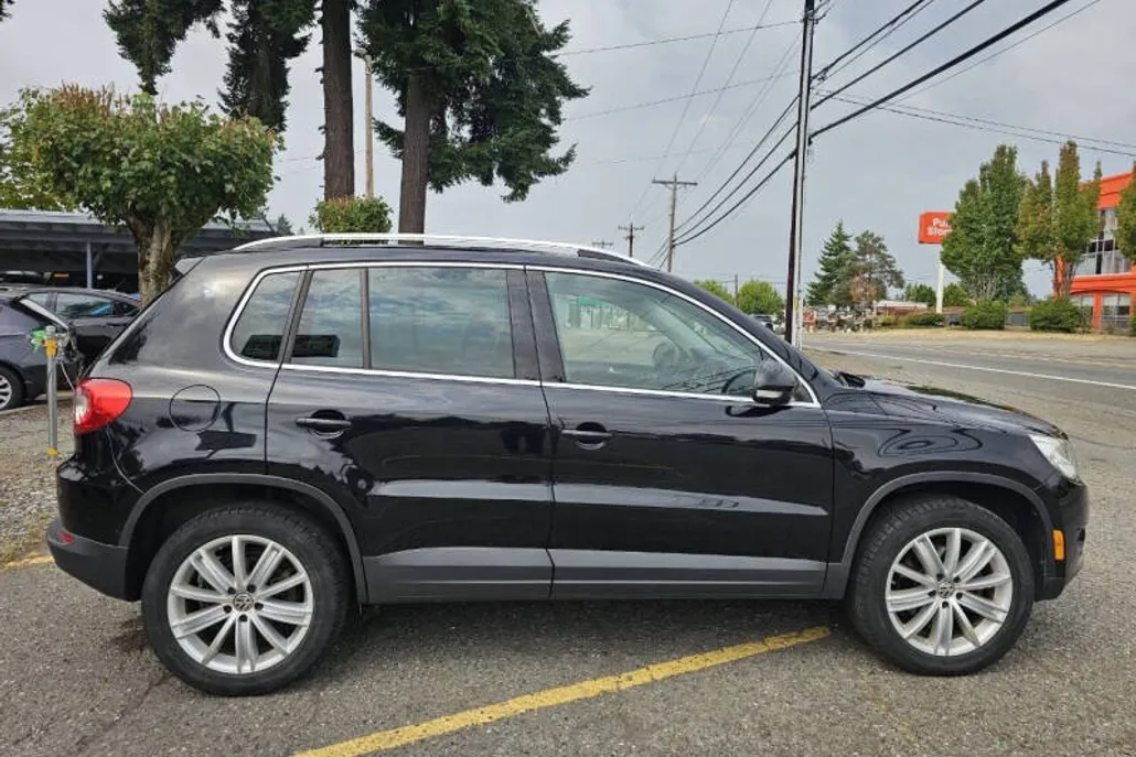 2011 Volkswagen Tiguan SE photo 1